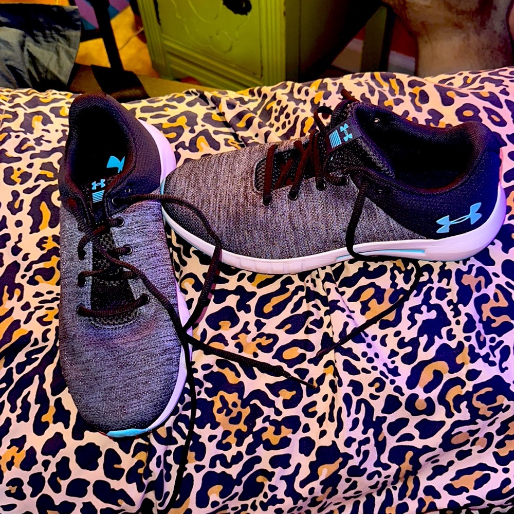 Mint condition women's under armour, tennis shoes. Worn twice.